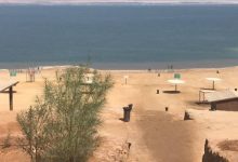 صورة | “شاطئ عمان السياحي” يبدأ باستقبال زواره في البحر الميت