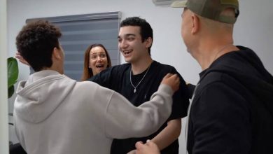 صورة | عيدان ألكسندر يروي كيف أنقذه حارس من حماس خلال قصف جوي على غزة