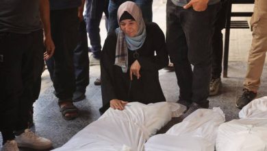صورة | مصادر فلسطينية: قصف لطيران الاحتلال يستهدف خيمة نازحين ويشعل النيران بمستشفى في غزة