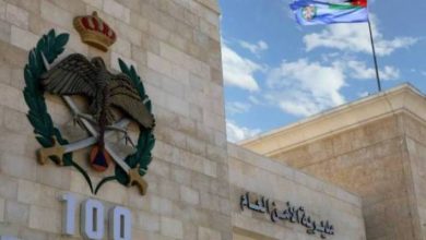 صورة | الأمن العام: إلقاء القبض على ثلاثة أحداث من جنسية عربية ظهروا يسيئون للعلم الأردني