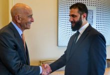 صورة | المبعوث الأمريكي إلى سوريا يلتقي الشرع في إسطنبول بعد رفع العقوبات
