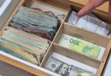 صورة | قوات الاحتلال: القبض على 30 مشتبهًا وضبط أموال وسبائك ذهب بمداهمات بالضفة الغربية