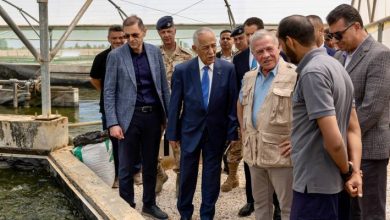 صورة | الملك يزور مشروع الجفر للاستزراع السمكي أحد مشاريع المبادرات الملكية لتعزيز التنمية