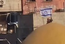 صورة | الاحتلال يرفع علمه فوق قبة مسجد ابوبكر الصديق بمخيم نور شمس