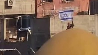 صورة | الاحتلال يرفع علمه فوق قبة مسجد ابوبكر الصديق بمخيم نور شمس