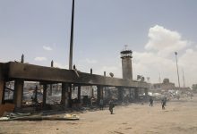 صورة الحوثيون يعلنون استئناف العمل في مطار صنعاء بعد توقفه بسبب الضربات الإسرائيلية