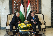 صورة وزير الخارجية العراقي والرئيس عباس يؤكدان أهمية انعقاد القمة العربية في هذا الظرف الحساس