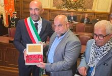 صورة صور ..بلدية باري تمنح الصحفي الدحدوح أرفع وسام في إيطاليا لتغطيته حرب غزة