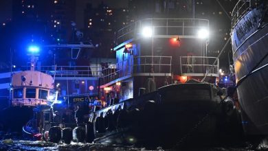 صورة “نيويورك بوست”: مقتل شخصين في اصطدام سفينة مكسيكية بجسر بروكلين في نيويورك