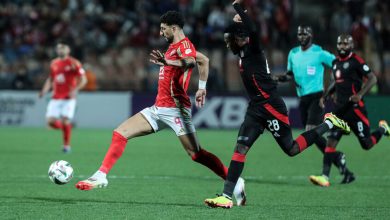 صورة أحرز “سوبر هاتريك”.. الفلسطيني وسام أبو علي أفضل لاعب بمباراة تتويج فريقه الأهلي المصري بطلا للدوري