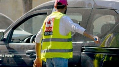 صورة جماعة الدار البيضاء تقنن منح رخص « حراس السيارات » وتفرض عليهم تسعيرة ولباسا موحدا