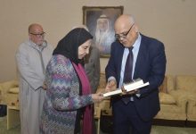 صورة وفد من مركز الذاكرة المشتركة يزور الشيخة الشاعرة والمفكرة سعاد الصباح
