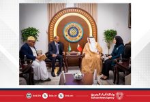 صورة وزير الخارجية يلتقي مع رئيس مفوضية الاتحاد الإفريقي