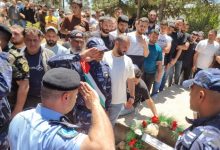 صورة الشرطة تشيع جثمان الملازم أول رأفت عيسى في بيت لحم