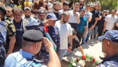 صورة الشرطة تشيع جثمان الملازم أول رأفت عيسى في بيت لحم