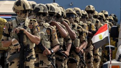 صورة أسلحة وذخائر ومعدات متطورة .. الجيش المصري يحبط مخططا كبيرا استهدف أمن البلاد