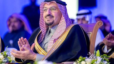 صورة أمير القصيم يرعى حفل تخريج طلبة كليات بريدة الأهلية لعام 2025