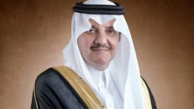 صورة أمير الشرقية يتفقد اليوم محافظة حفر الباطن ويرعى حفل تخريج طلاب وطالبات الجامعة