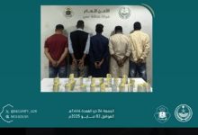صورة القبض على 5 مقيمين لنشرهم إعلانات حملات حج وهمية ومضللة في خميس مشيط