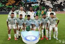 صورة وزير الرياضة يوجه بتقديم 200 ألف ريال مكافأة مالية لكل لاعب من فريق الأهلي
