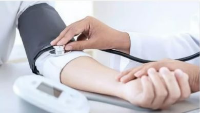 صورة استشاري يوضح أسباب ارتفاع ضغط الدم وفقا لأوقات اليوم المختلفة