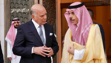 صورة وزير الخارجية ونظيره العراقي يستعرضان المستجدات الدولية
