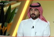 صورة استشاري يقدم نصائح لإجراء علاج الأسنان التجميلي