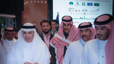 صورة سفير المملكة لدى ألبانيا يزور معرض “جسور” في كوسوفا