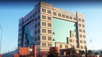 صورة غلق مستودع مخالف للاشتراطات الصحية في المخواة