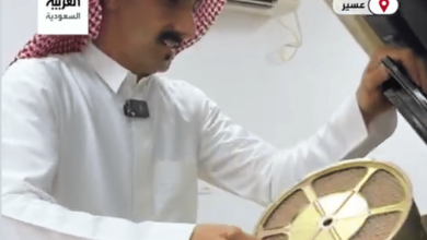 صورة «حولها لقطع نادرة».. شاب يبدع بتجديد السيارات القديمة