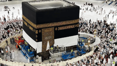 صورة رفع كسوة الكعبة المشرفة استعدادًا لموسم حج 1446هـ