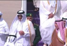 صورة وصول أمير قطر إلى الرياض للمشاركة في القمة الخليجية الأمريكية