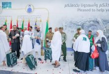 صورة وصول أولى رحلات المستفيدين من مبادرة «طريق مكة» من باكستان إلى مطار الملك عبدالعزيز