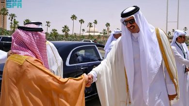 صورة أمير قطر يغادر الرياض بعد مشاركته في القمة الخليجية الأمريكية