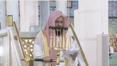 صورة خطيب المسجد النبوي: اللهم انصر إخواننا المؤمنين في فلسطين على الظالمين المعتدين