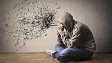 صورة مختص بعلم النفس يوضح مؤشرات الكبت