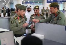 صورة اللواء المربع يتفقد جوازات مطار الأمير محمد بن عبدالعزيز بالمدينة المنورة