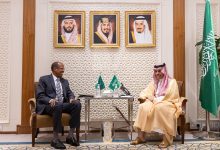 صورة وزير الخارجية يبحث تعزيز التعاون رئيس مفوضية الاتحاد الأفريقي