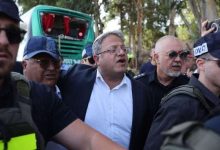 صورة رئيس بلدية رهط يتصدى لبن غفير خلال زيارة استفزازية للمدينة (فيديو)