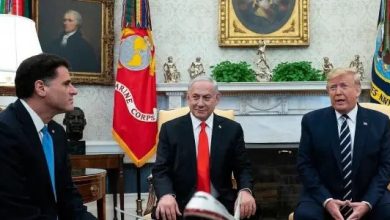 صورة ترامب يلتقي رئيس وفد المفاوضات “الإسرائيلي” لبحث الوضع في غزة والمفاوضات مع ايران