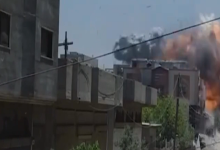 صورة طفل ينجو من موت محقق قبل ثوان من قصف إسرائيلي لمخيم جباليا (فيديو)