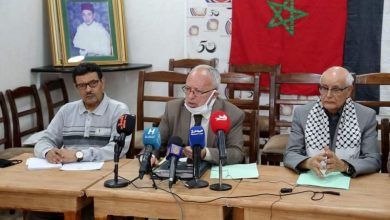 صورة السفياني يحتج في مؤتمر المحامين على عدم إدانة التطبيع
