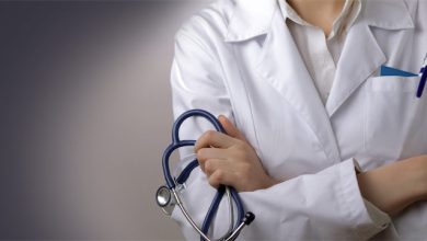 صورة طبيبة توليد وأخرى للأطفال فقط تخدمان الإقليم