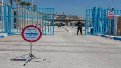صورة شحنات مواد البناء المغربية تتدفق على سبتة وتؤسس خطا تجاريا واعدا