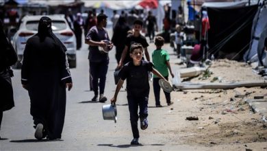صورة جائعون يقتحمون مركز توزيع مساعدات وإسرائيل تستهدفهم