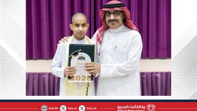 صورة وزير التربية والتعليم يكرم الطلبة المكفوفين من خريجي المعهد