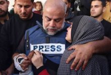 صورة الزميل وائل الدحدوح يتلقى جائزة منظمة العفو الدولية للإعلام 2025