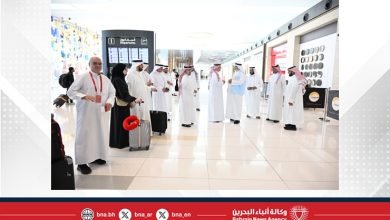 صورة وزير العدل والشؤون الإسلامية والأوقاف يتابع توديع أفواج حجاج مملكة البحرين من مطار البحرين الدولي