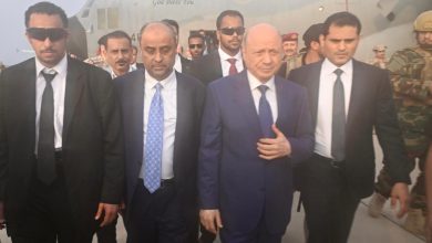 صورة عاجل: الرئيس العليمي ورئيس الحكومة بن بريك يعودان الى العاصمة عدن