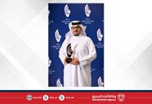 صورة شمس عرفة تنساب قطرة بين يدي حاج